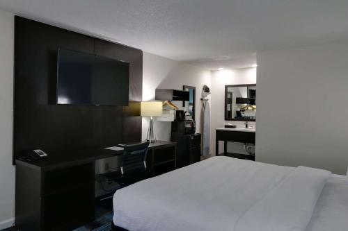 SureStay Hotel by Best Western Calhoun South - image 13
