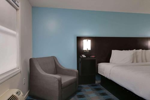 Travelodge by Wyndham Calhoun South I-75 in Calhoun, USA