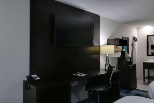 SureStay Hotel by Best Western Calhoun South - image 10