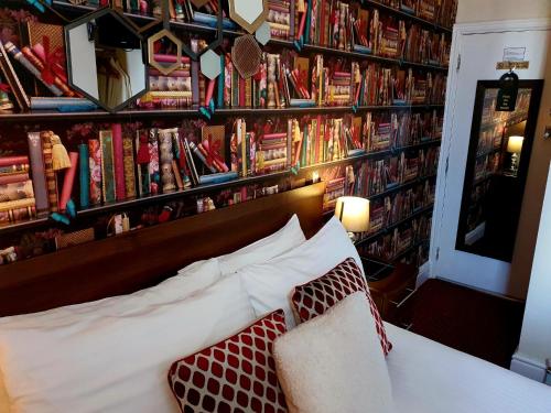 Double Room image 4