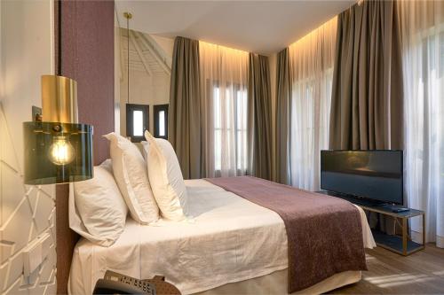 Suites Murillo Plaza Sta. Cruz - image 3