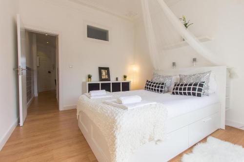 One-Bedroom Apartment image 6
