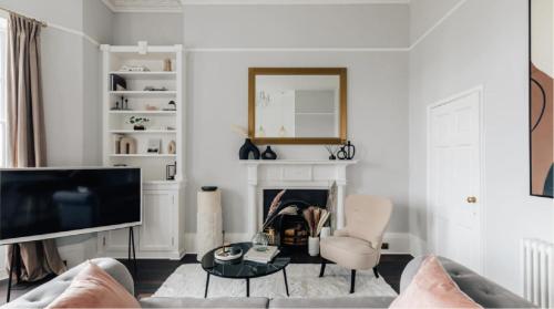 The Portland Apartment - Georgian Building with parking, Bath (photo 2)