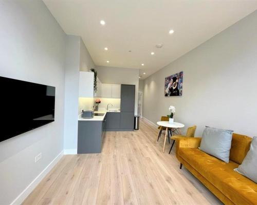 Chic, Newly Reno'd 1 Bed Open Plan, nr The Meadows