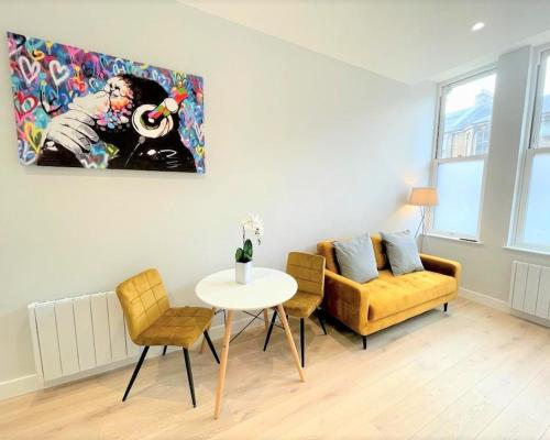 Chic, Newly Reno'd 1 Bed Open Plan, nr The Meadows