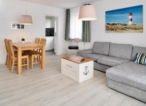 2 twin beds, 2 sofa beds