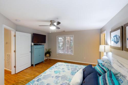 Seaside - Three's A Charm D-104