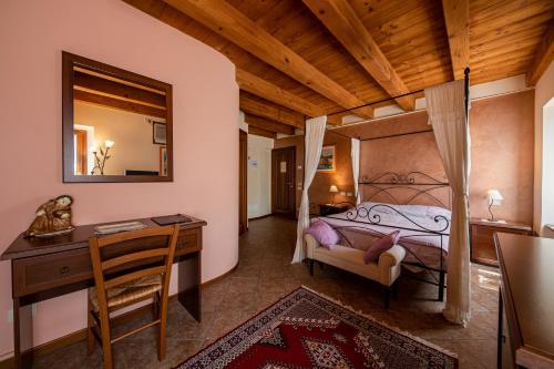 Double Room image 10