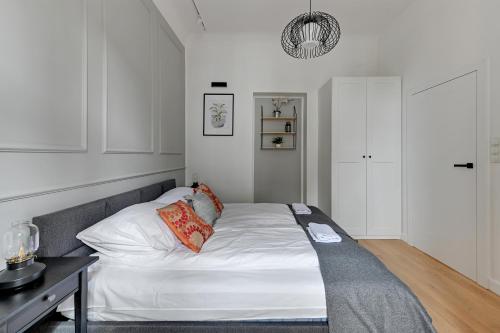 Grand Apartments - Two bedroom 6 person city center apartment - image 5