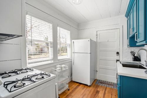 Historic Heights Artist Bungalow #1 - 주방