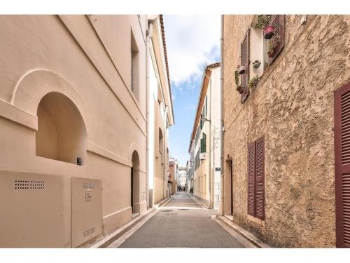 One-Bedroom Apartment room in Nice Renting - FERSEN - 2 Rooms Vieil Antibes - AC - Safranier - Big Terrace