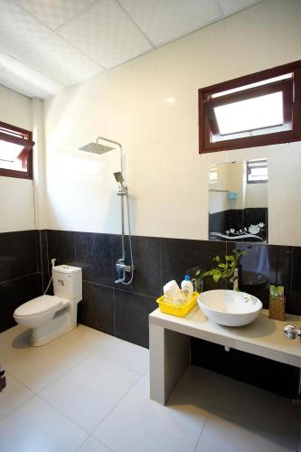 King Room with Garden View image 4