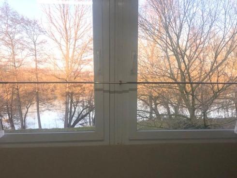RIVER VIEW NEAR FRANKFURT - 3 ROOMS-4 BEDS & 1 SOFA BED -AIR CONDITION- Private PARKING in Hainburg