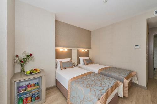 Double or Twin Room image 5