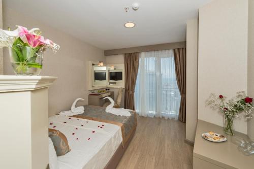 Double or Twin Room image 6
