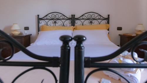 1 double bed, 2 twin beds