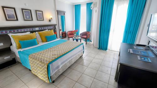 Deluxe Double Room with Balcony and Sea View