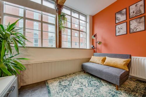 Picture of Lovely, Central, 1 Bed Apartment (Sleeps 4) With Free Parking