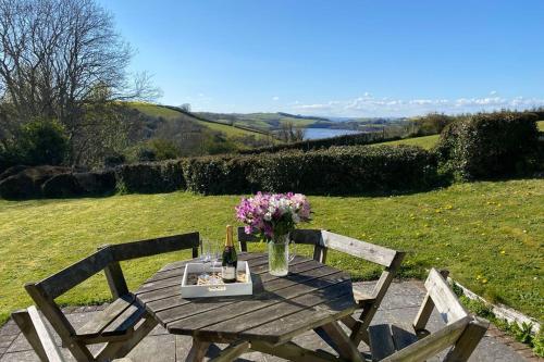 Blackness Barn - Spacious Family Home with River Views,