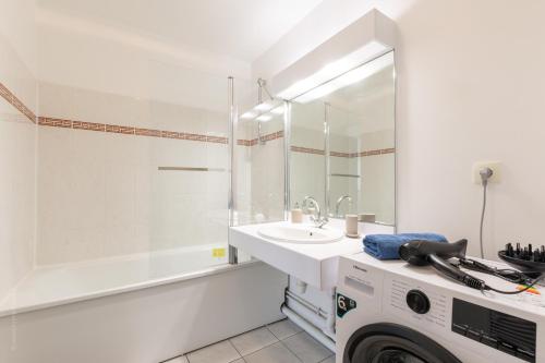 LA GARONNE - FAIRYTALE FACTORY 4