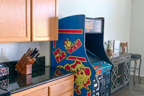 Country Club Home with Pool and Spa, 2 Mi to Coachella Country Club Home with Pool and Spa, 2 Mi to Coachella