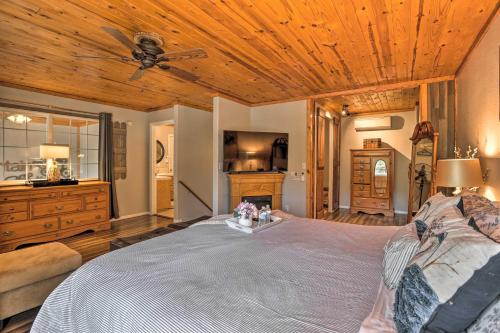 Remodeled Crestline Retreat Walk to Lake Gregory! - image 28