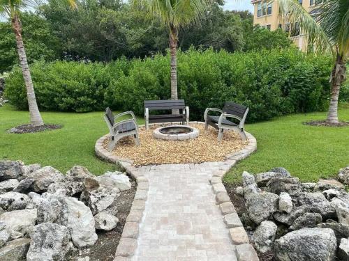 Kert, Luxury 5 star Italian Resort Condo 2 bd 2 bath in Historic Bayview