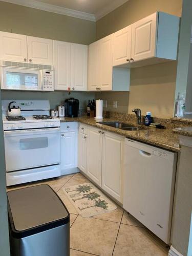 Luxury 5 star Italian Resort Condo 2 bd 2 bath in Historic Bayview