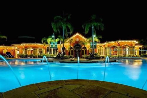 Luxury 5 star Italian Resort Condo 2 bd 2 bath in Clearwater, USA