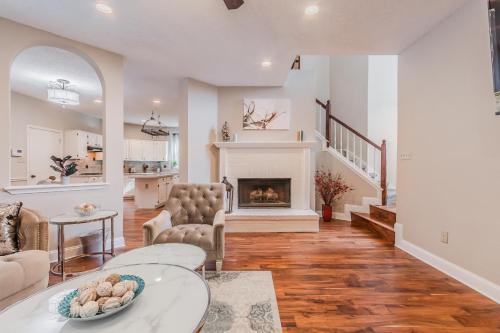 * *ASTOUNDING HOUSE **Perfect for Family and friends , Pool , Hot Tub, & GAME ROOM in Allen, USA