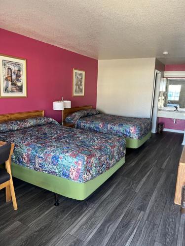 COUNTRY INN MOTEL - image 12