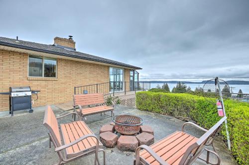 Family Home with Skagit Bay View - 6 Mi to Downtown! - image 7