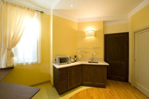 Piazza Azuni 18 Guest House 3