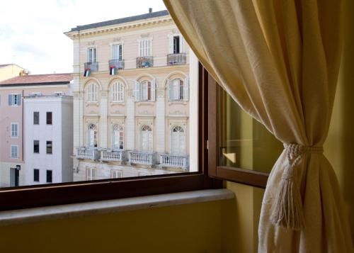 Piazza Azuni 18 Guest House 2