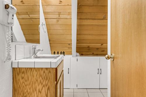 Multi-Family Cabin in Great Location #183