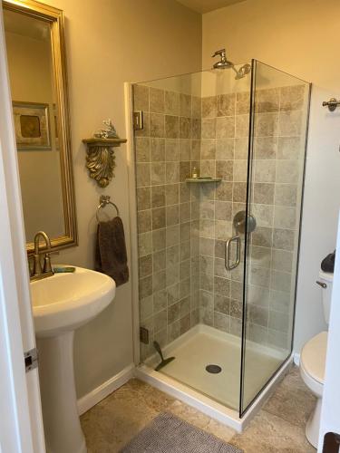 Perkins Cove Oceanfront Cottage Perkins Cove Oceanfront Cottage