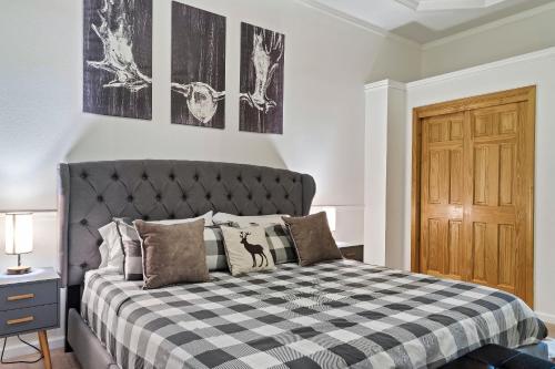 Large Murphy Cabin with Hot Tub and Mtn Views! - image 9