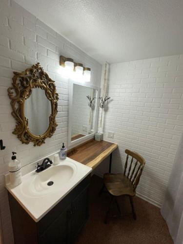 The Aztec Motel & Creative Space 5