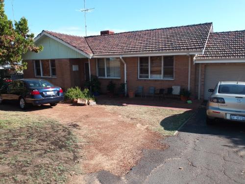 Do Drop Inn No Pets 188 Clarke St East, Carey Park