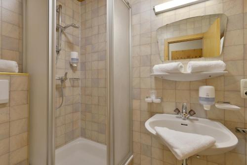Posthotel Mayrhofen Room Type - Standard Double Room