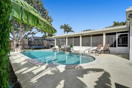 Swimming pool, Miami Dream 5 Bd Heated Pool Trampoline Bbq in Pembroke Pines