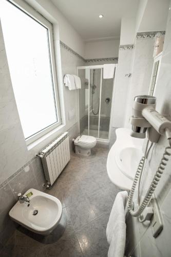One-Bedroom Apartment image 8