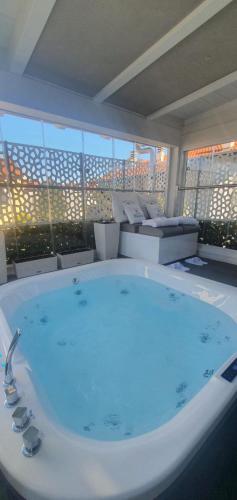 Foresterie Lombarde B&B Villa Ambra Room Type - King Room with Spa Bath