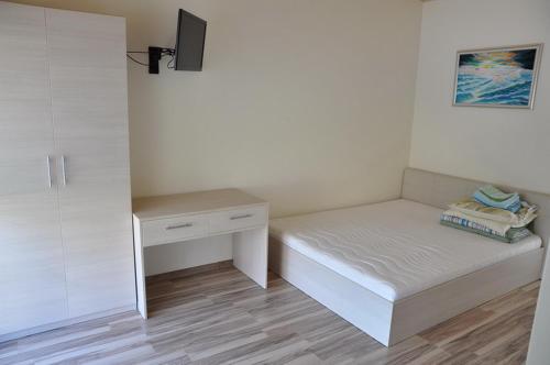 Double Room image 4