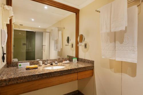 Windsor Palace Ideally located in the prime touristic area of Copacabana, Windsor Palace promises a relaxing and wonderful visit. Both business travelers and tourists can enjoy the hotels facilities and services. S
