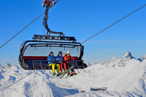 Hotel Garni Bellevue - image 10