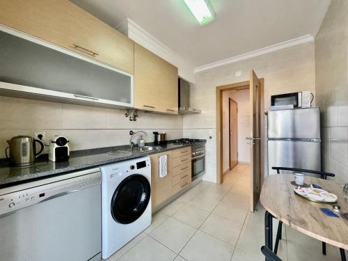 Kitchen, Apt TR - with pool and parking in Armacao De Pera