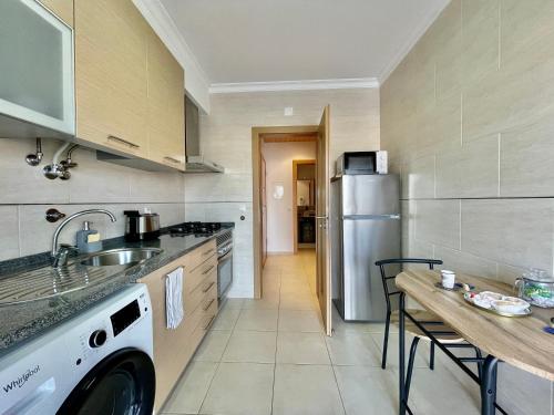 Kitchen, Apt TR - with pool and parking in Armacao De Pera