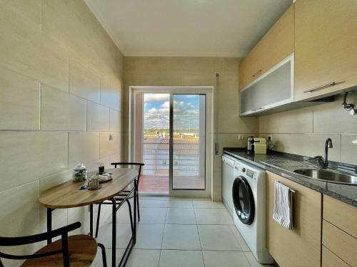 Kitchen, Apt TR - with pool and parking in Armacao De Pera