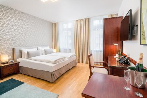 Best Western Plus Celebrity Suites - image 6